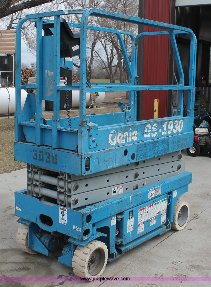 image for item E2838 2003 Genie GS-1930 scissor lift
