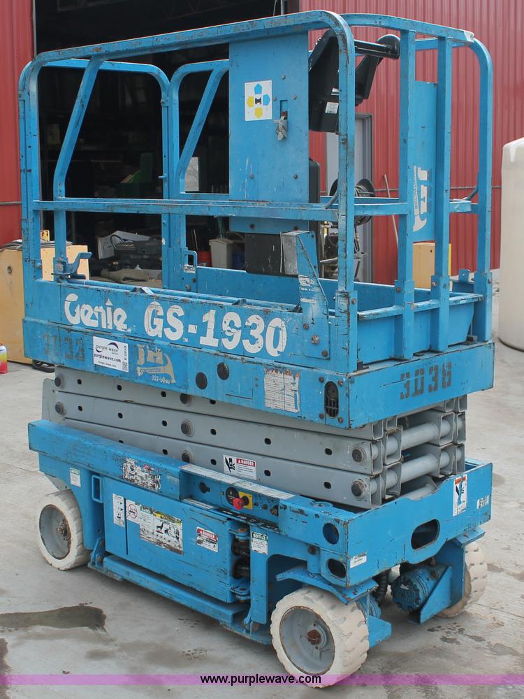 image for item E2838 2003 Genie GS-1930 scissor lift
