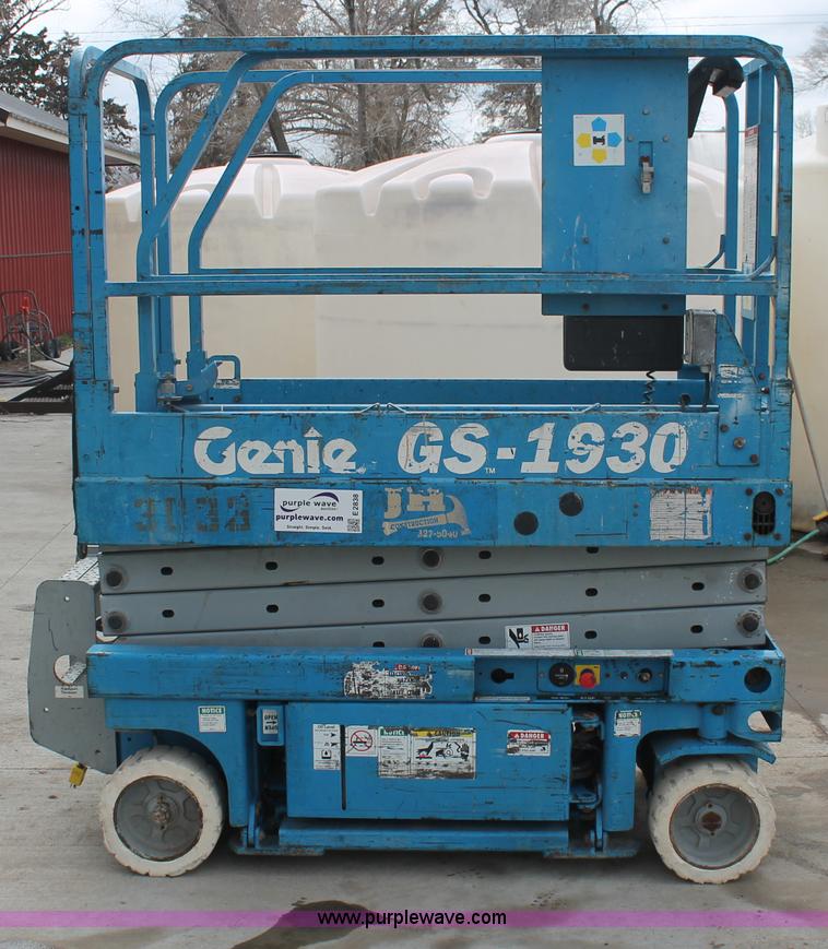 image for item E2838 2003 Genie GS-1930 scissor lift