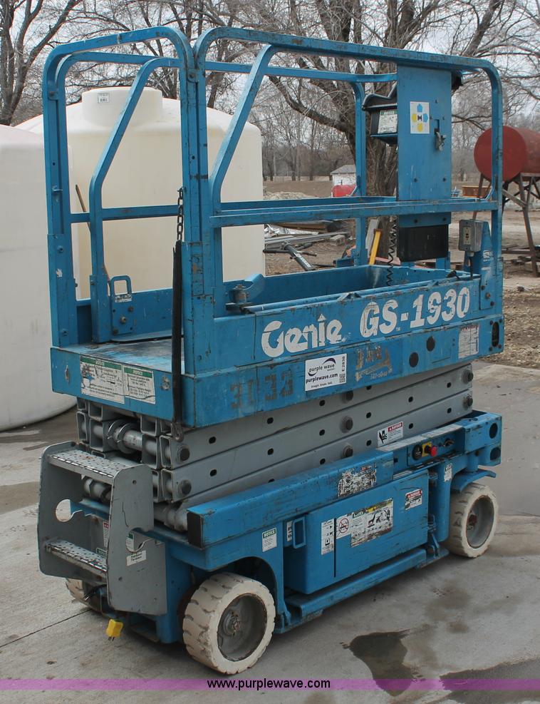 image for item E2838 2003 Genie GS-1930 scissor lift
