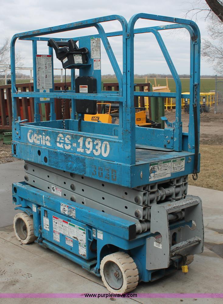 image for item E2838 2003 Genie GS-1930 scissor lift