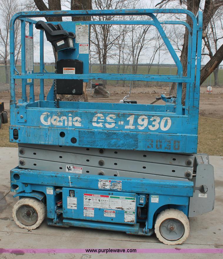 image for item E2838 2003 Genie GS-1930 scissor lift