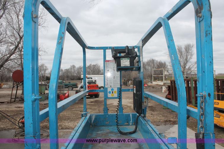 image for item E2838 2003 Genie GS-1930 scissor lift