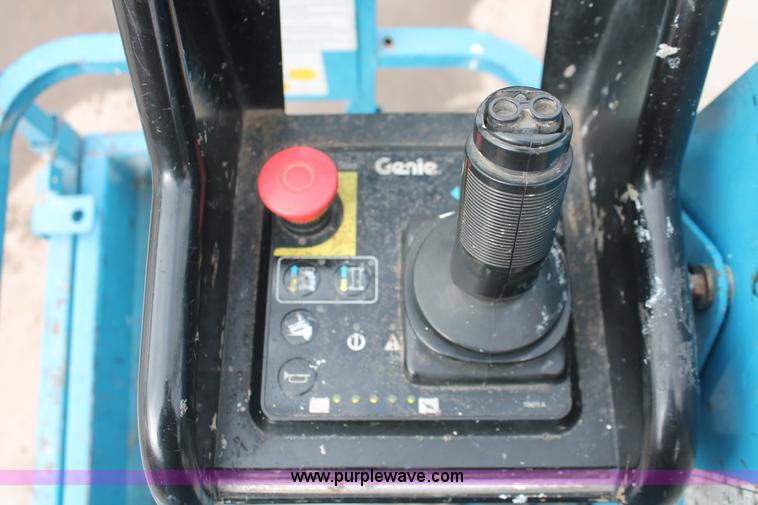 image for item E2838 2003 Genie GS-1930 scissor lift