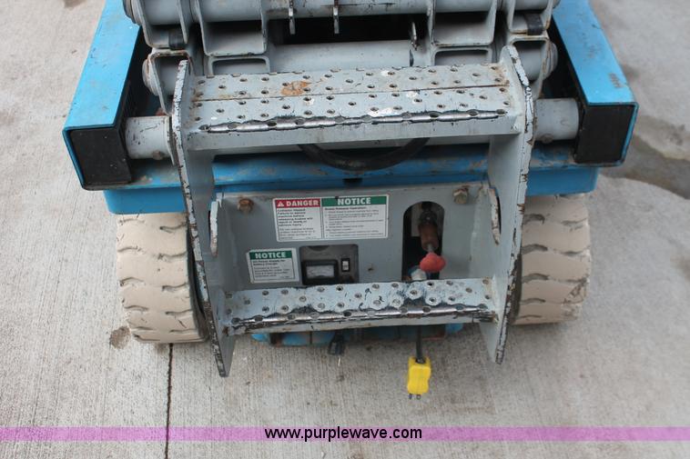 image for item E2838 2003 Genie GS-1930 scissor lift