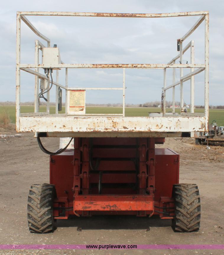 image for item E2840 Snorkel 3284 scissor lift