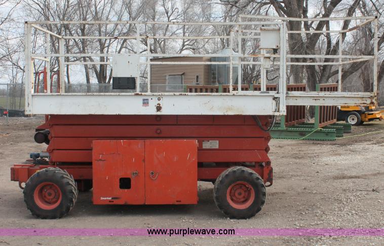 image for item E2840 Snorkel 3284 scissor lift