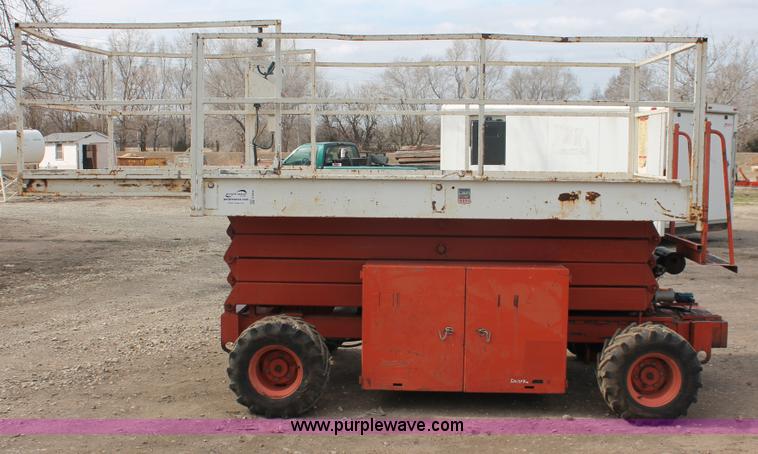 image for item E2840 Snorkel 3284 scissor lift