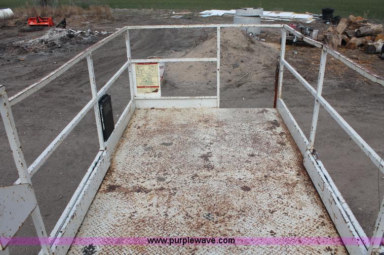 image for item E2840 Snorkel 3284 scissor lift