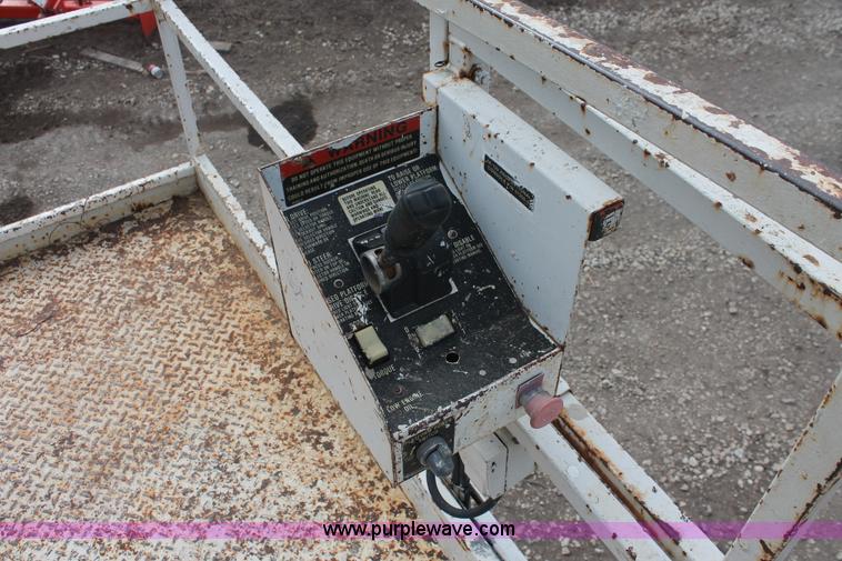 image for item E2840 Snorkel 3284 scissor lift