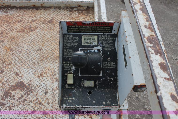 image for item E2840 Snorkel 3284 scissor lift