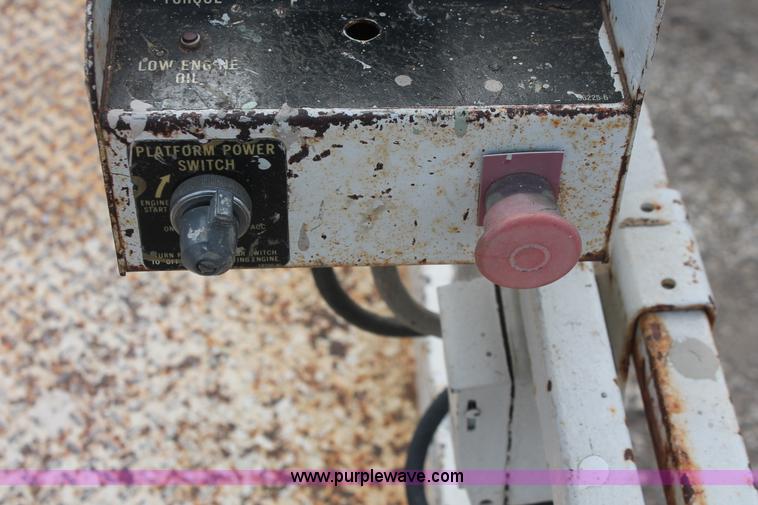 image for item E2840 Snorkel 3284 scissor lift