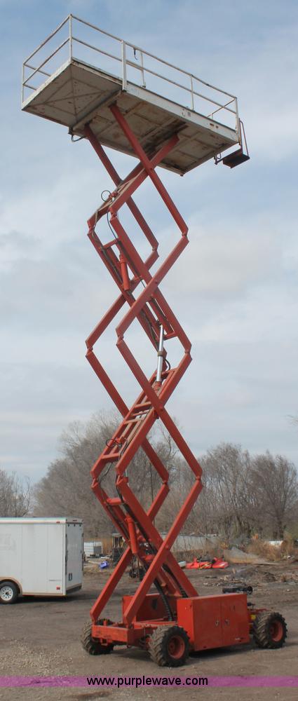 image for item E2840 Snorkel 3284 scissor lift