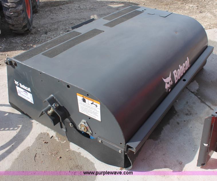 image for item E2854 2007 Bobcat 72 sweeper