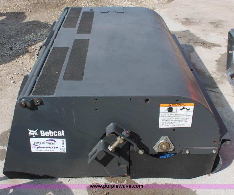 image for item E2854 2007 Bobcat 72 sweeper