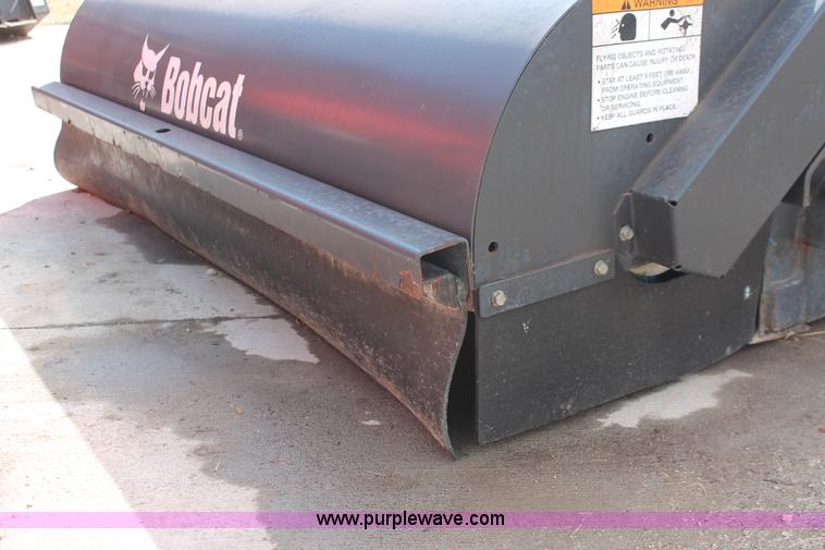 image for item E2854 2007 Bobcat 72 sweeper