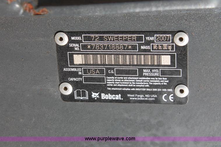 image for item E2854 2007 Bobcat 72 sweeper
