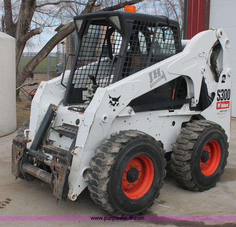 image for item E2860 2009 Bobcat S300 skid steer