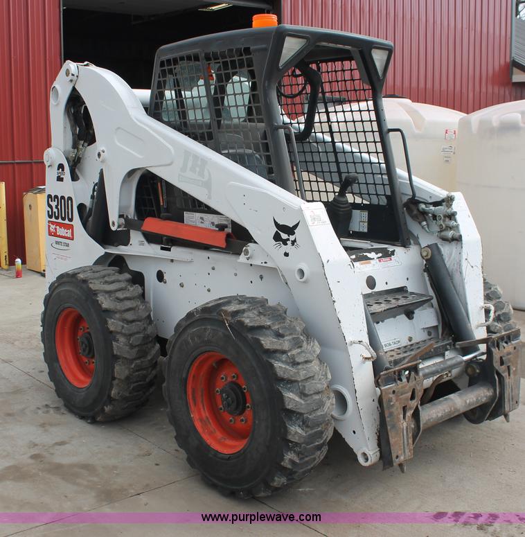 image for item E2860 2009 Bobcat S300 skid steer