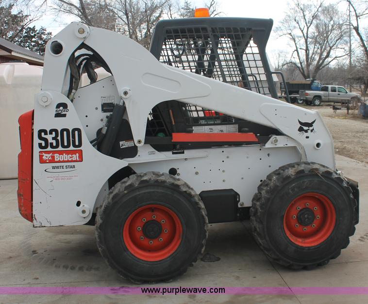 image for item E2860 2009 Bobcat S300 skid steer
