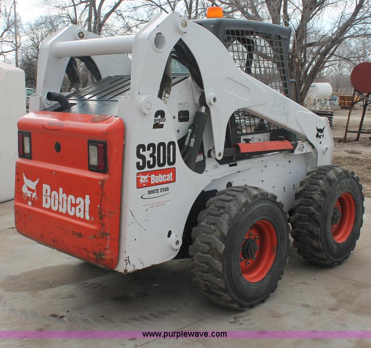 image for item E2860 2009 Bobcat S300 skid steer