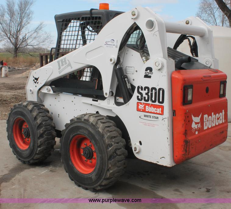 image for item E2860 2009 Bobcat S300 skid steer