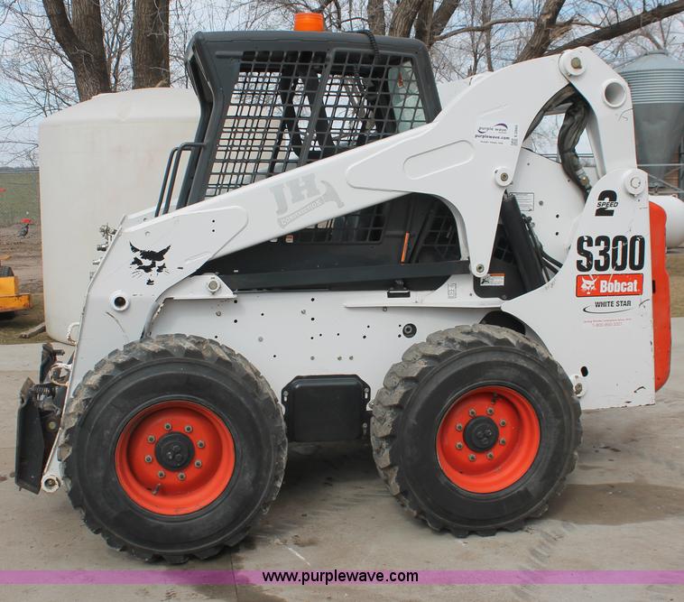 image for item E2860 2009 Bobcat S300 skid steer