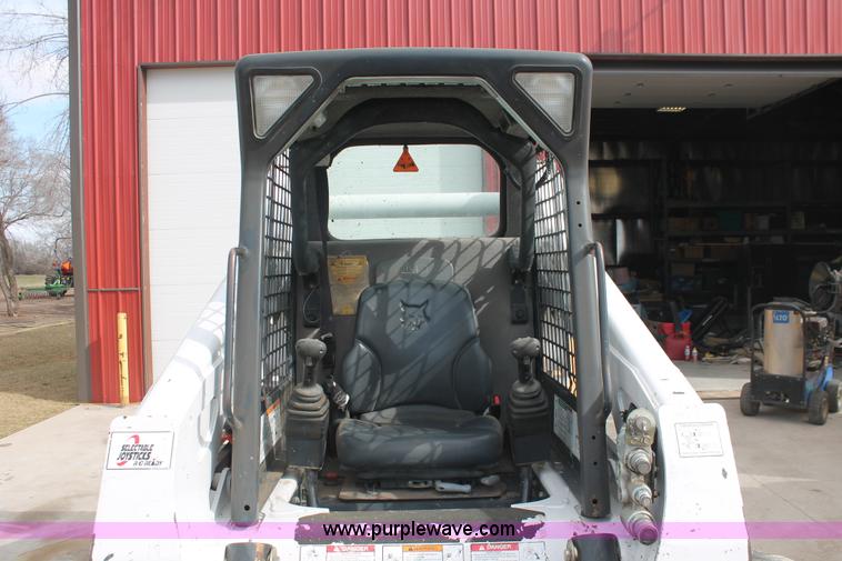 image for item E2860 2009 Bobcat S300 skid steer