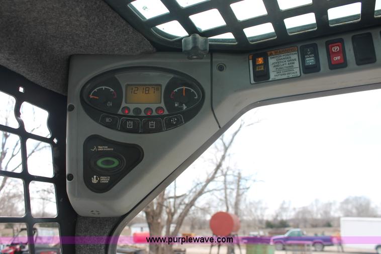 image for item E2860 2009 Bobcat S300 skid steer