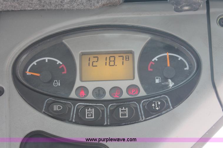 image for item E2860 2009 Bobcat S300 skid steer