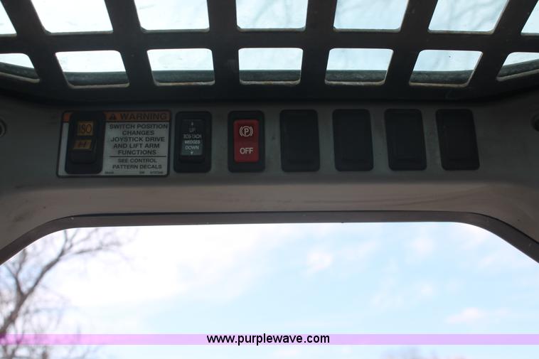 image for item E2860 2009 Bobcat S300 skid steer