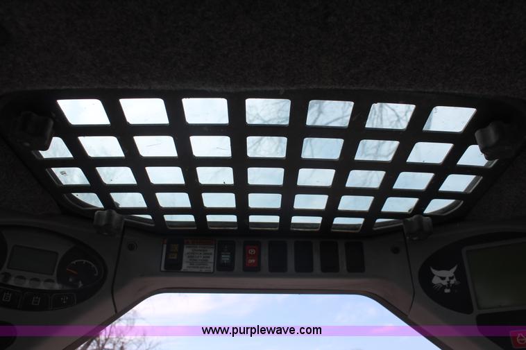 image for item E2860 2009 Bobcat S300 skid steer