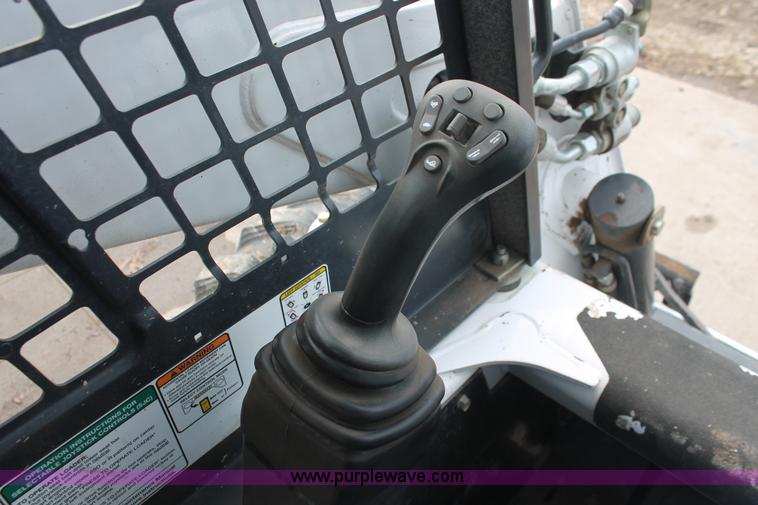 image for item E2860 2009 Bobcat S300 skid steer