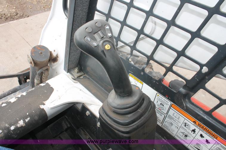 image for item E2860 2009 Bobcat S300 skid steer
