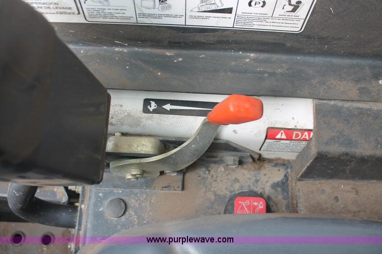 image for item E2860 2009 Bobcat S300 skid steer