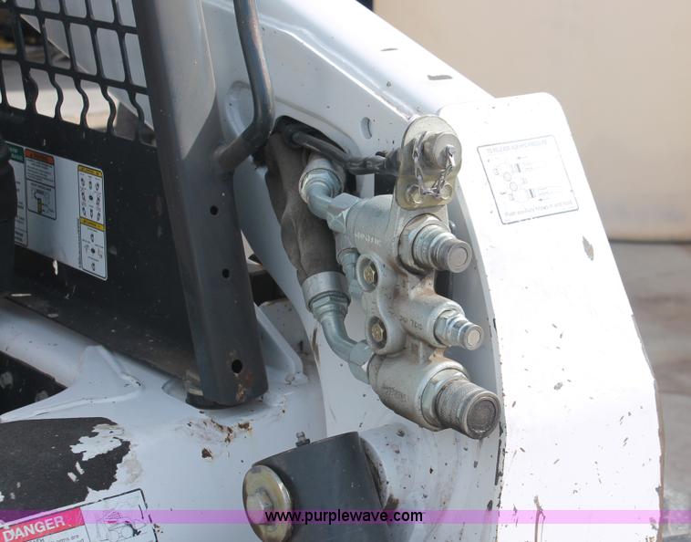 image for item E2860 2009 Bobcat S300 skid steer