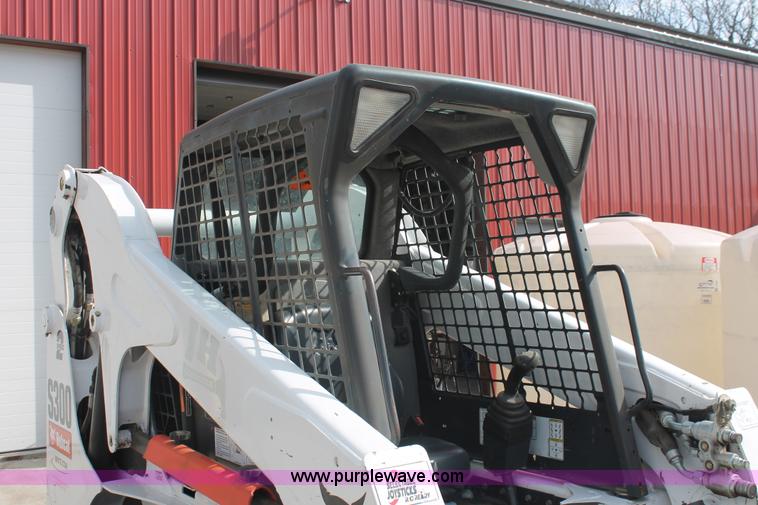 image for item E2860 2009 Bobcat S300 skid steer