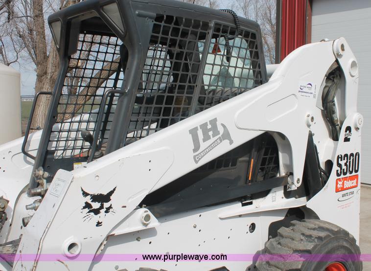 image for item E2860 2009 Bobcat S300 skid steer