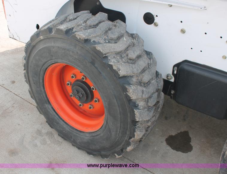 image for item E2860 2009 Bobcat S300 skid steer