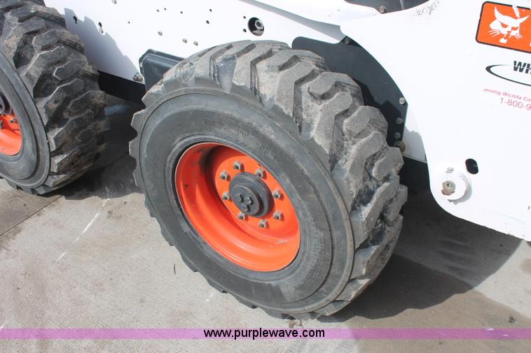 image for item E2860 2009 Bobcat S300 skid steer