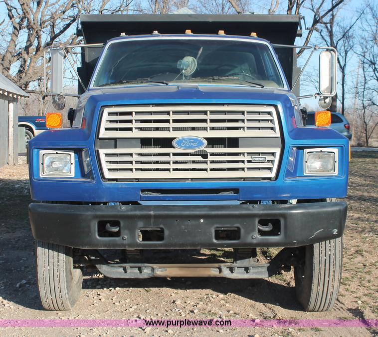 image for item E2878 1987 Ford F800 dump truck