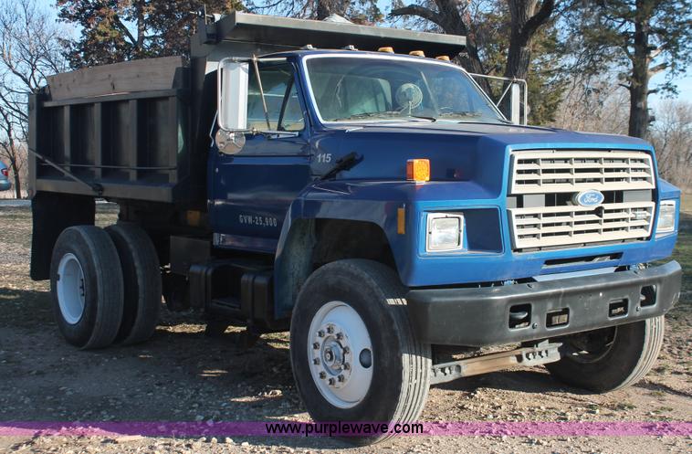 image for item E2878 1987 Ford F800 dump truck