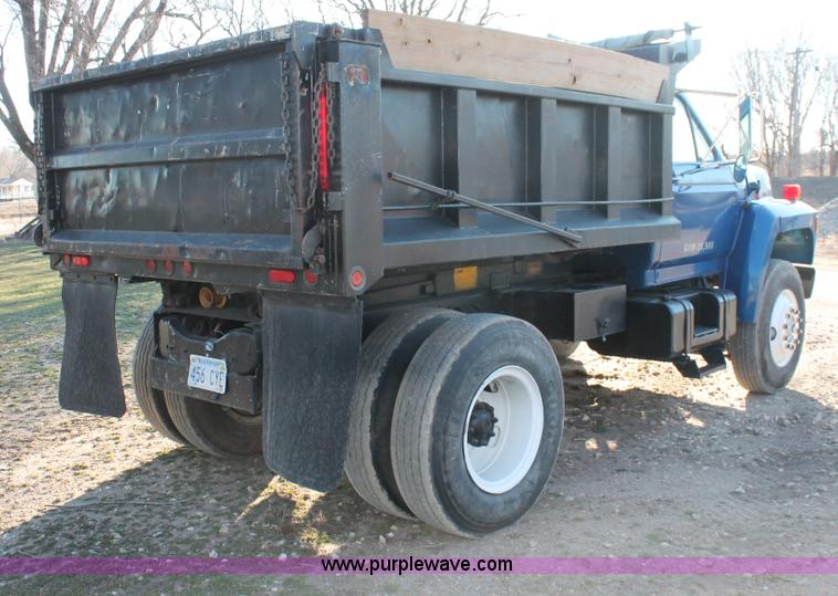 image for item E2878 1987 Ford F800 dump truck
