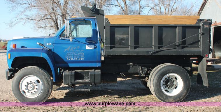 image for item E2878 1987 Ford F800 dump truck