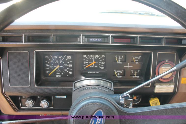 image for item E2878 1987 Ford F800 dump truck