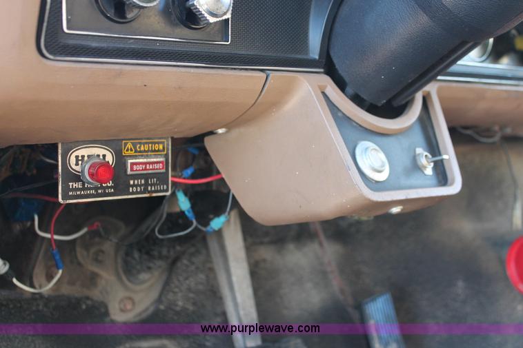 image for item E2878 1987 Ford F800 dump truck