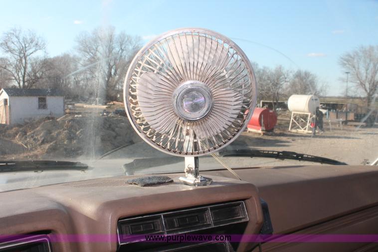 image for item E2878 1987 Ford F800 dump truck