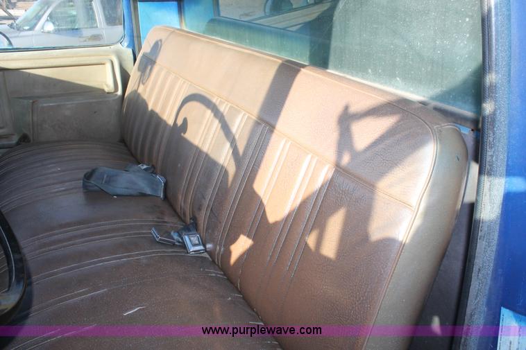 image for item E2878 1987 Ford F800 dump truck