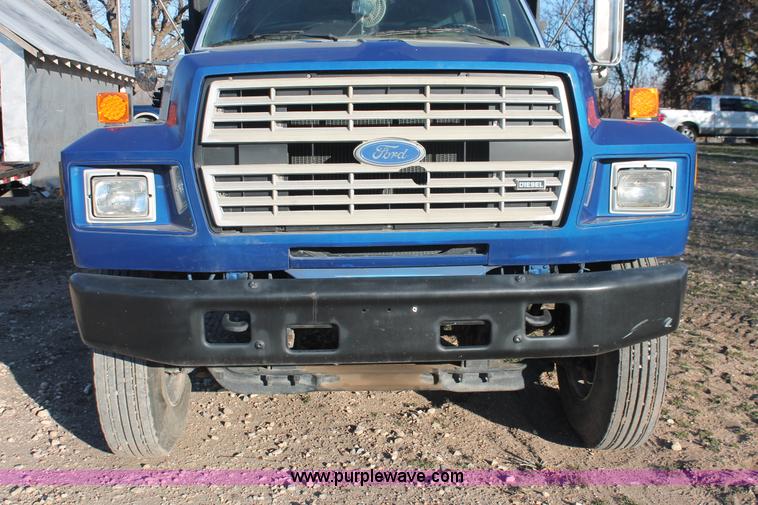 image for item E2878 1987 Ford F800 dump truck