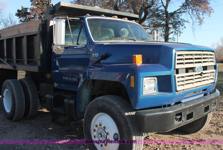 image for item E2878 1987 Ford F800 dump truck